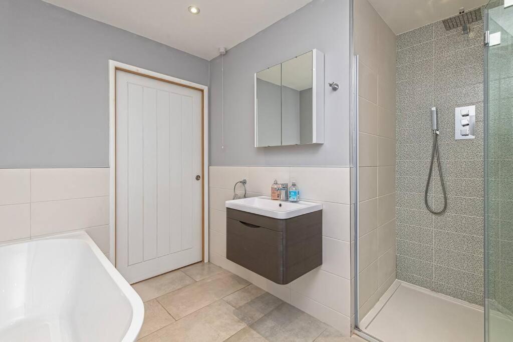 Family-Friendly Retreat Between Beach & Mountains Tremadog 外观 照片
