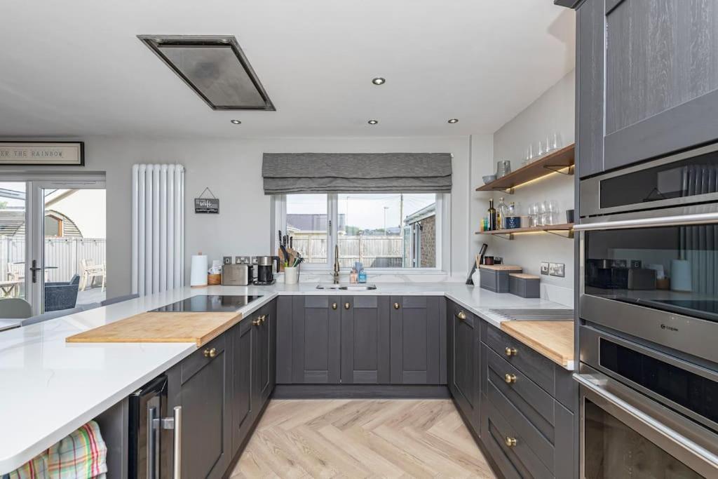 Family-Friendly Retreat Between Beach & Mountains Tremadog 外观 照片