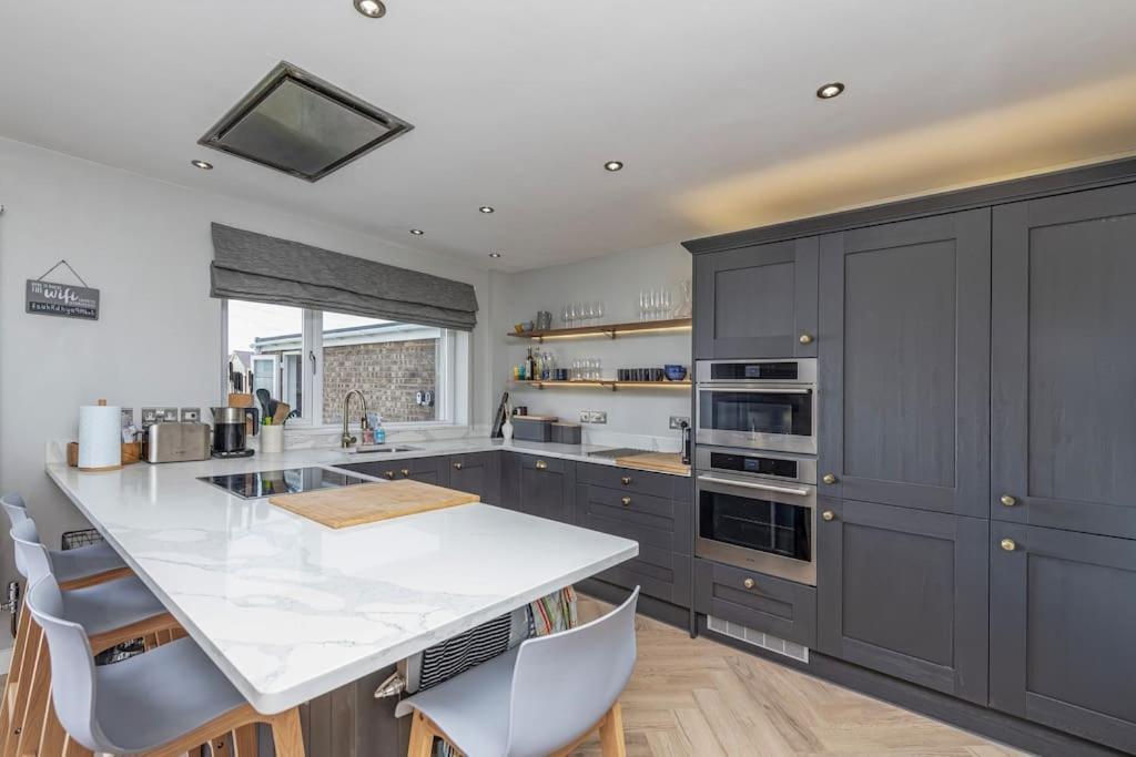 Family-Friendly Retreat Between Beach & Mountains Tremadog 外观 照片