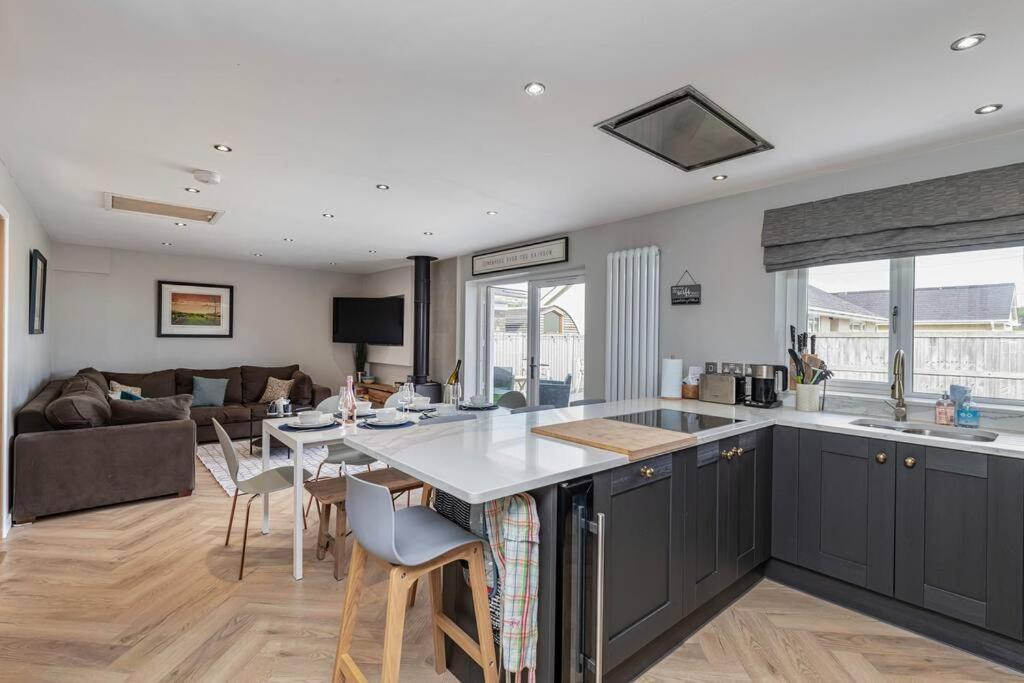 Family-Friendly Retreat Between Beach & Mountains Tremadog 外观 照片
